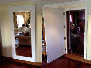 Скрытая зеркальная дверь в багете – новинка от «Страны стекла»