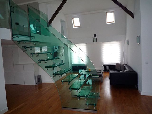 Лестница из стекла триплекс